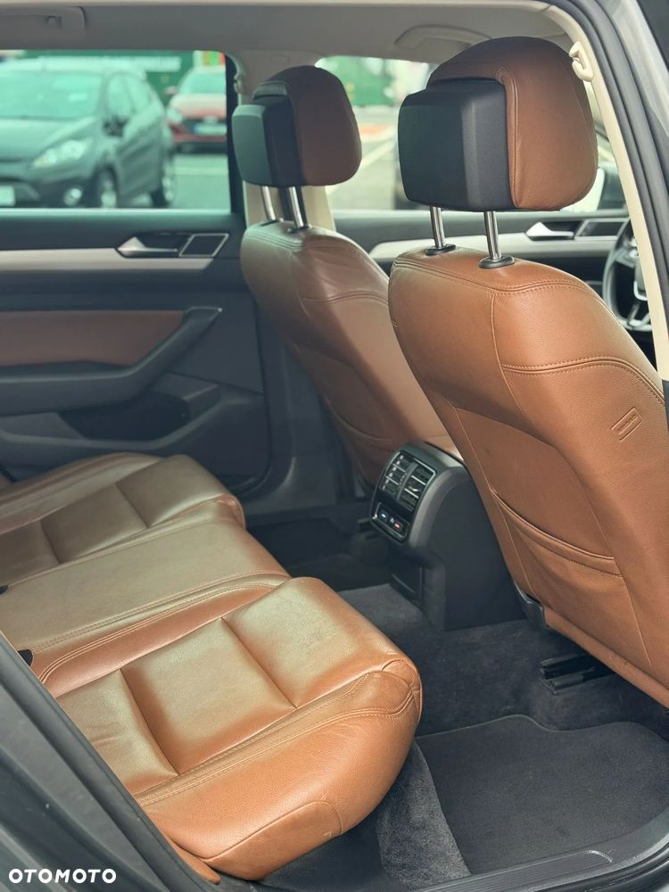 Volkswagen Passat 2.0 TDI (BlueMotion Technology) Highline - 17