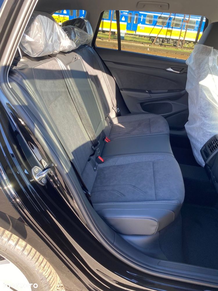Volkswagen Golf - 8