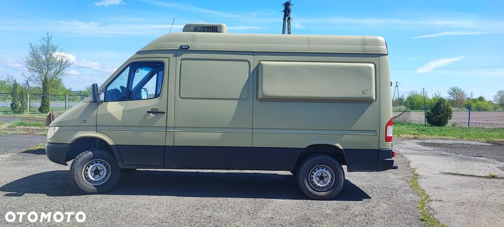 Mercedes-Benz Sprinter - 2