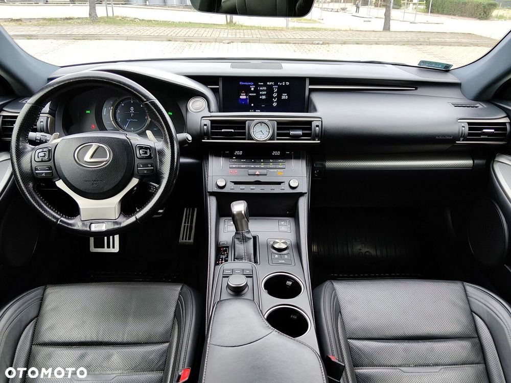 Lexus RC 200t / 300 F Sport - 11