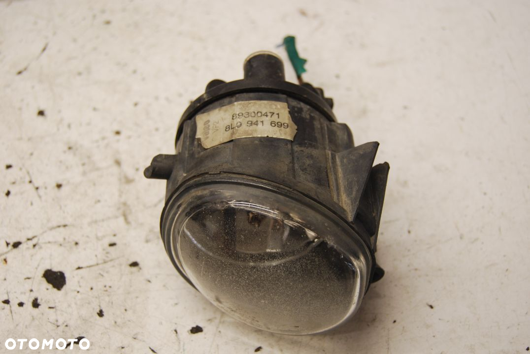 HALOGEN LAMPA PRZECIWMGIELNA LEWY PRZÓD 8L9941699 AUDI A3 8L - 2