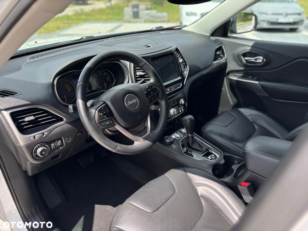 Jeep Cherokee - 23