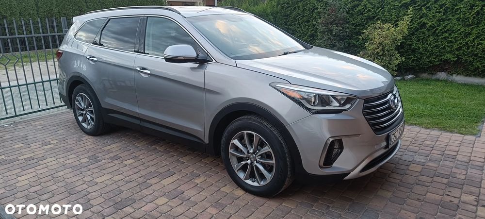 Hyundai Grand Santa Fe - 2