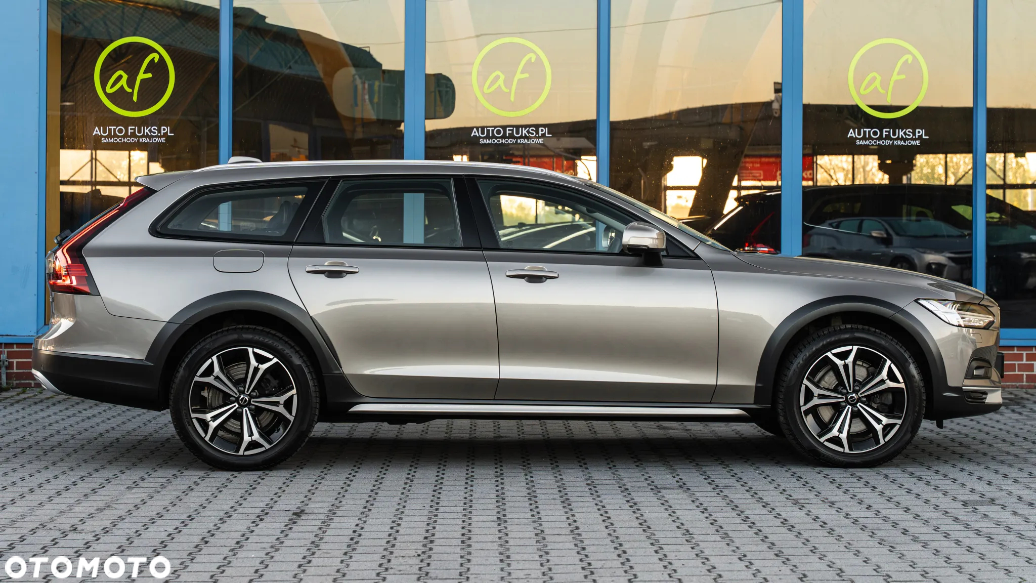 Volvo V90 Cross Country - 15