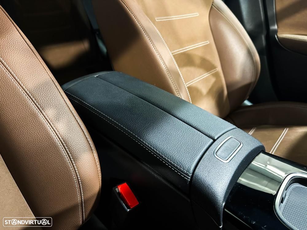 Mercedes-Benz CLA 200 7G-DCT AMG Line Advanced Plus — fotografia 38