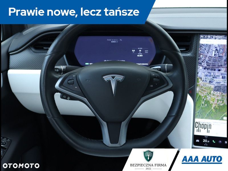 Tesla Model X - 23