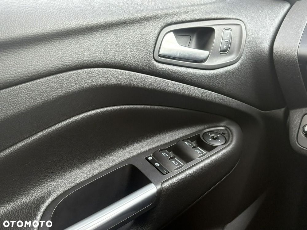 Ford Kuga - 37