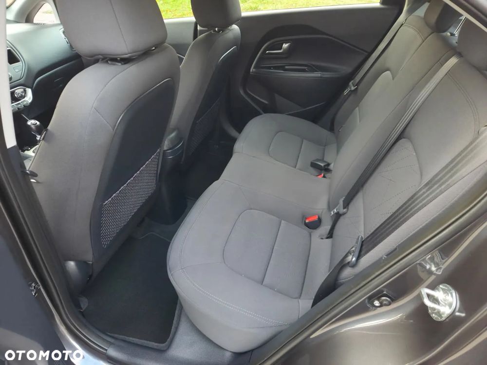 Kia Rio 1.4 L - 14