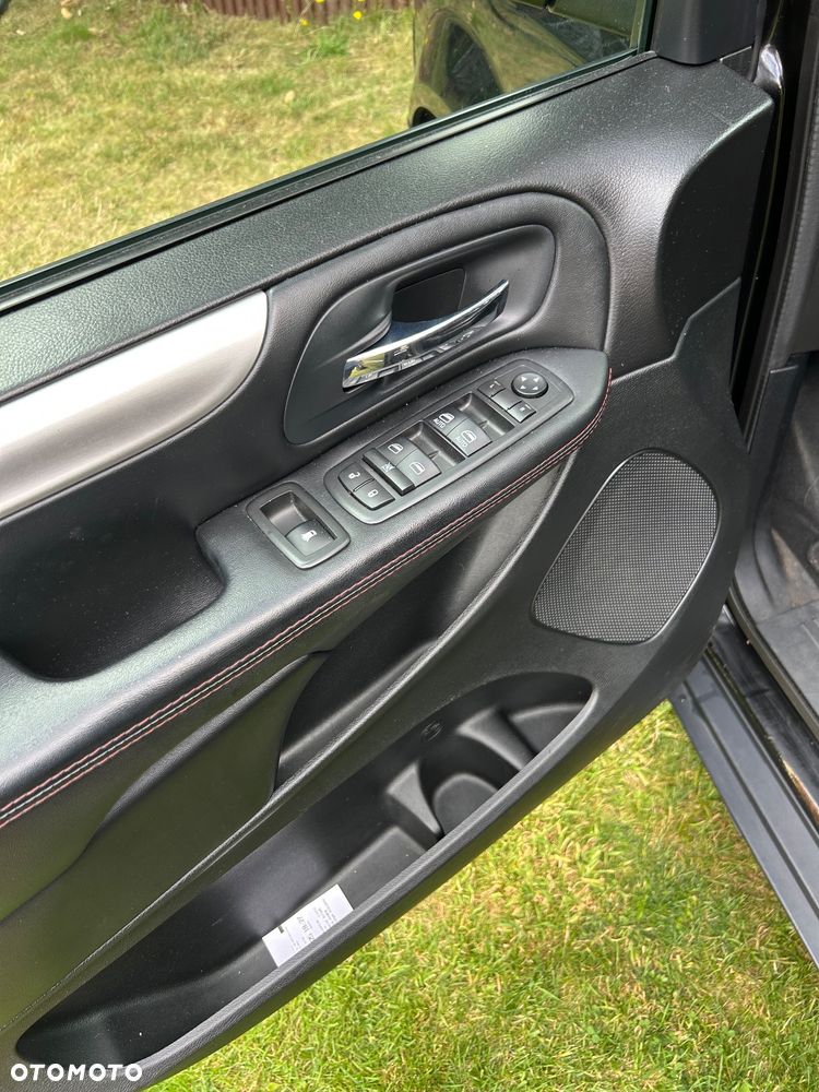 Dodge Grand Caravan 3.6 R/T - 11