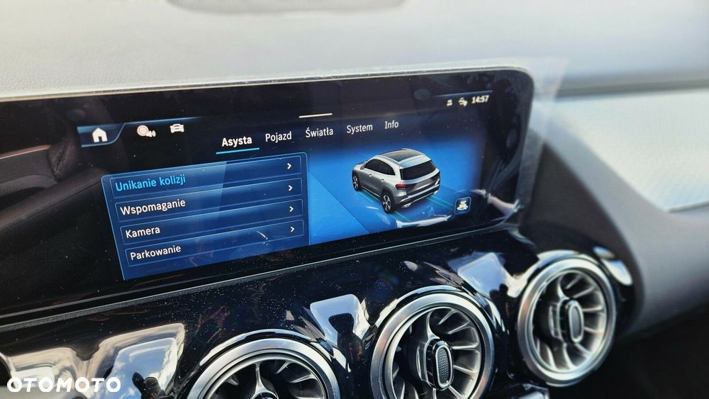 Mercedes-Benz GLA - 16