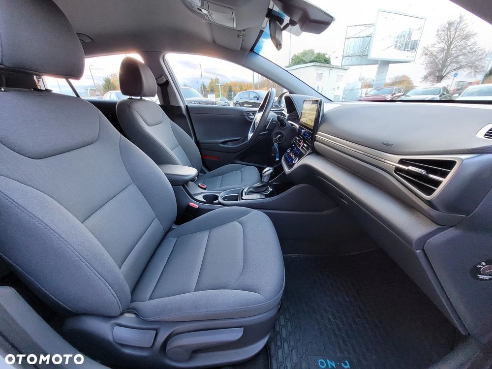 Hyundai IONIQ hybrid Business - 17