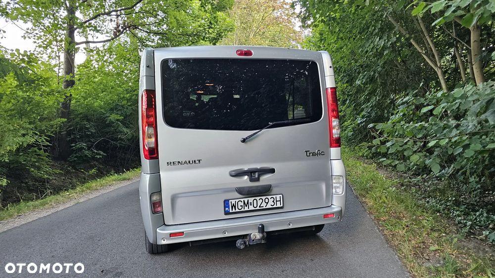 Renault Trafic Grand Passenger Black Edition - 4