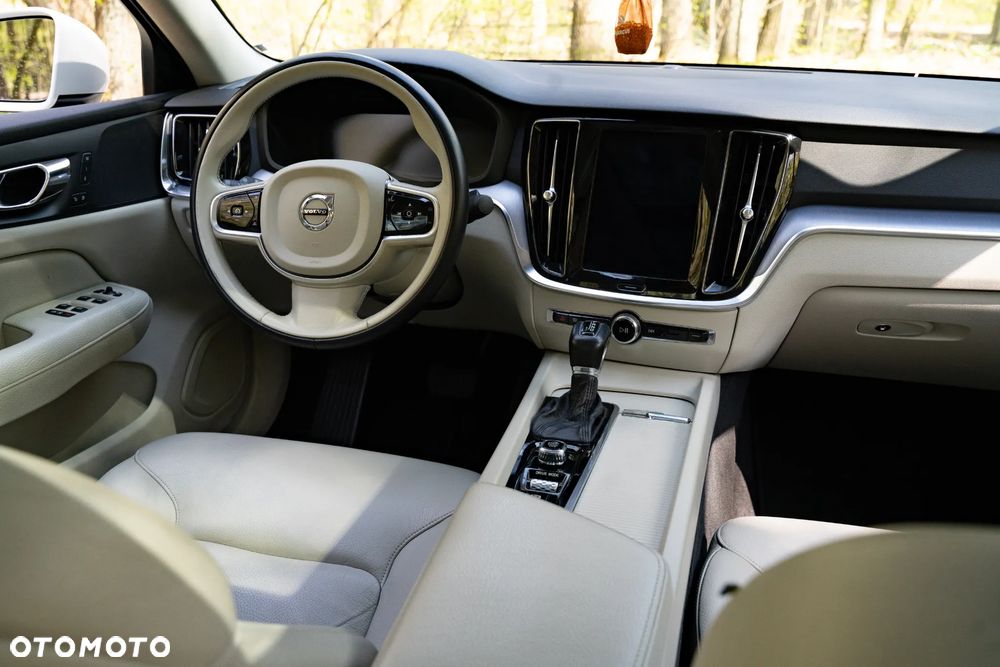 Volvo S60 T5 Momentum Pro - 13