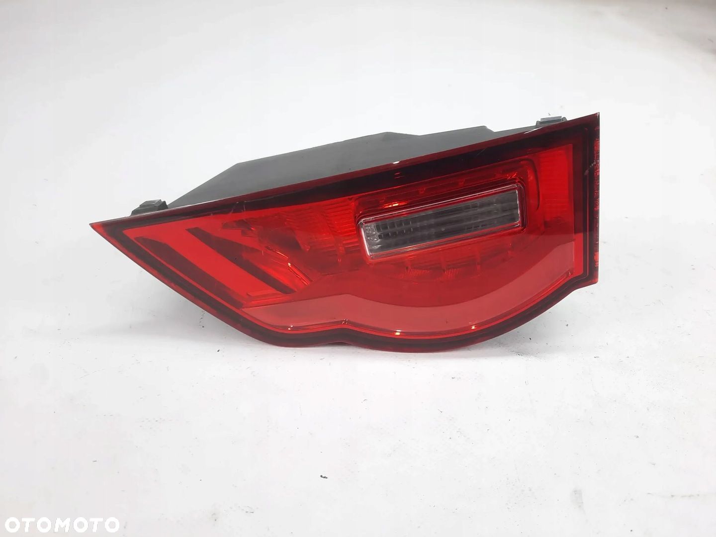 LAMPA TYLNA PRAWA W KLAPE PRAWY TYŁ JAGUAR F-PACE X761 HK83-15K272-AA - 1