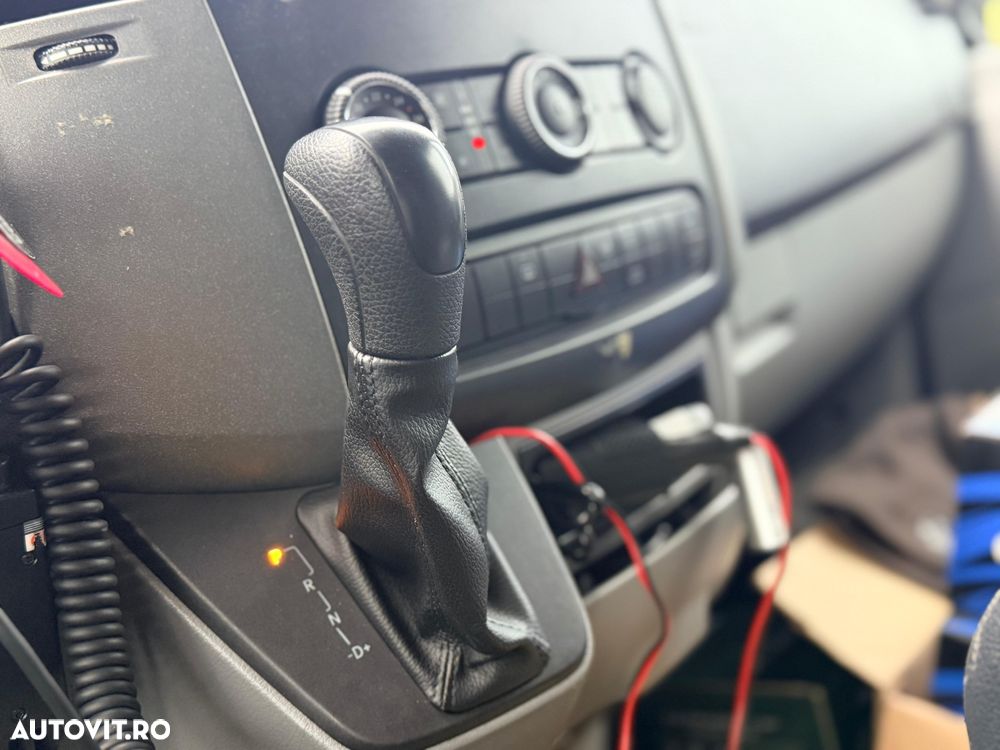 Mercedes-Benz Sprinter - 12