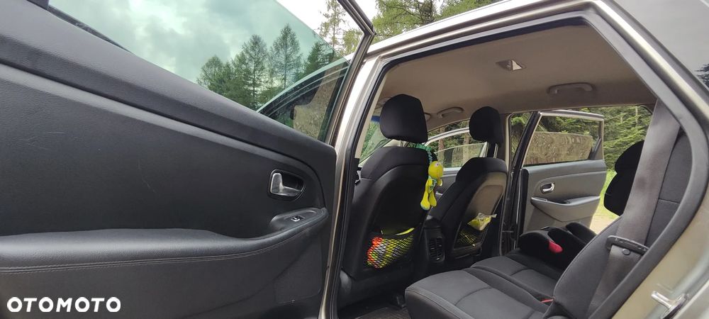 Kia Carens 1.6 GDI M - 28