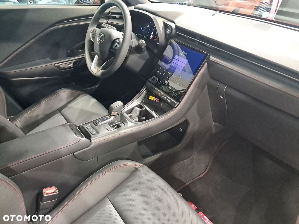 Lexus LBX - 9