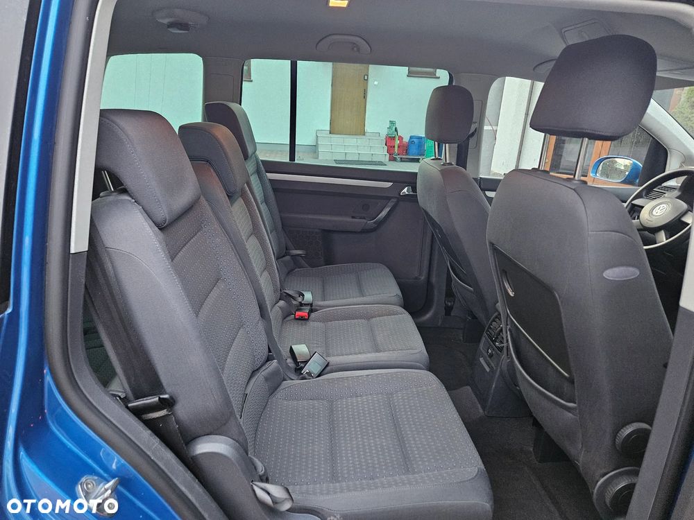 Volkswagen Touran - 30