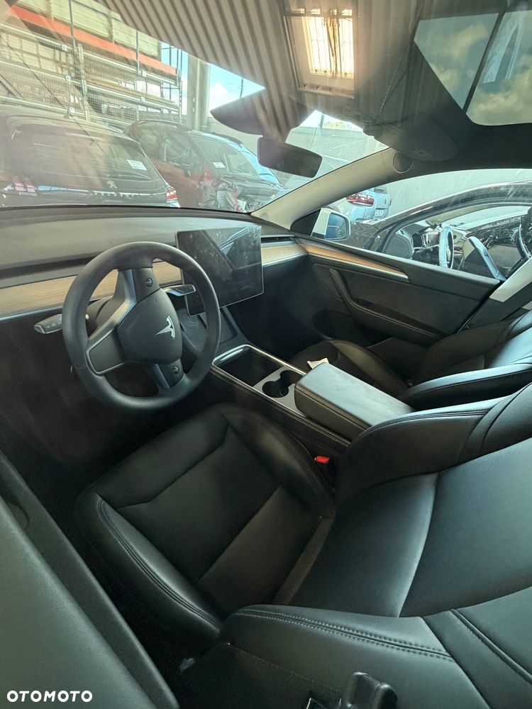 Tesla Model Y RWD - 5