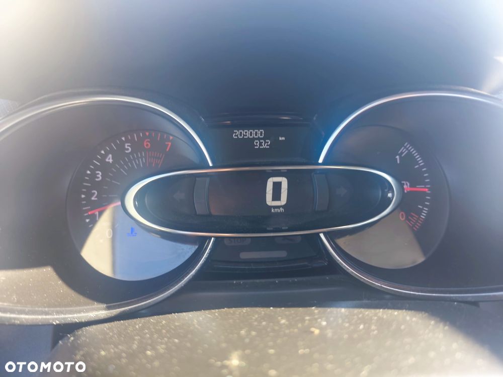 Renault Clio 1.2 16V 75 Life - 8