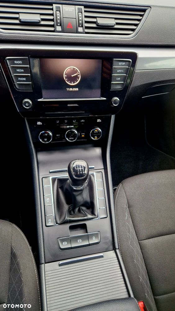 Skoda Superb 2.0 TDI Premium Edition - 27