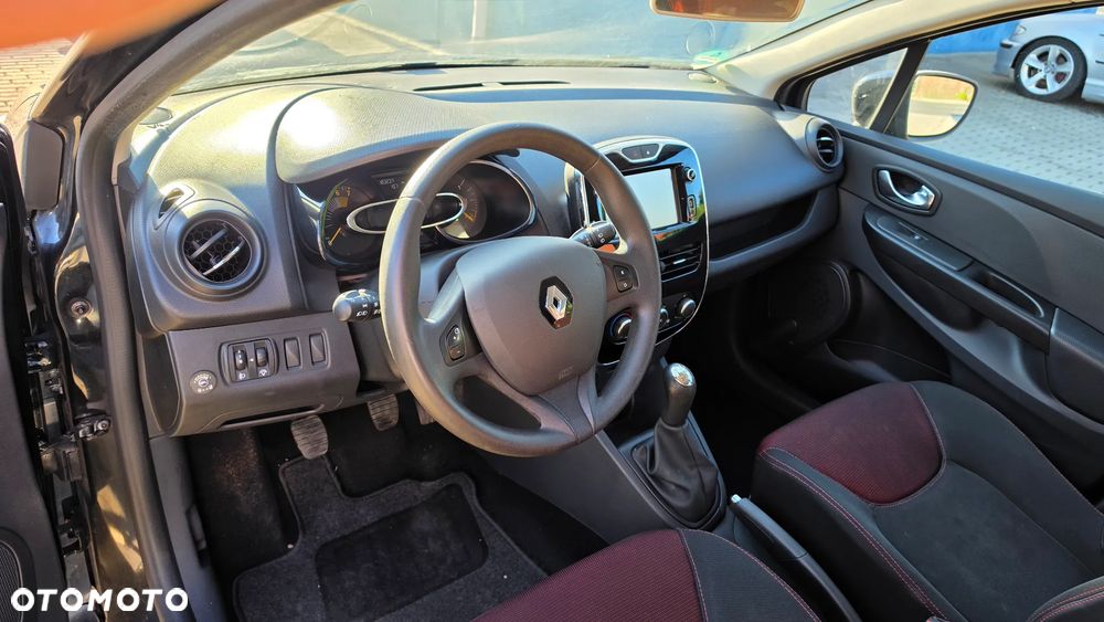 Renault Clio 1.2 16V 75 Life - 11