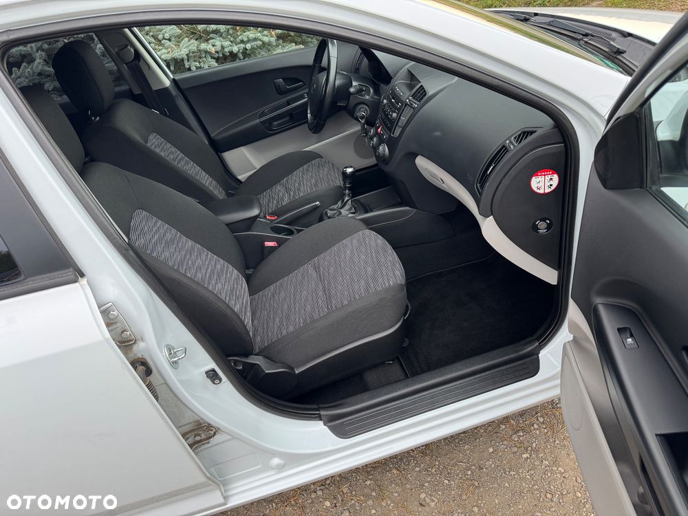 Kia Ceed - 9