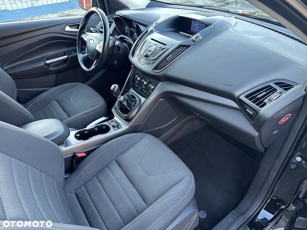 Ford Kuga 2.0 TDCi 2x4 Titanium - 25