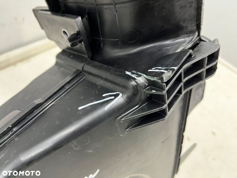 Kanał powietrza Porsche Macan II 95c 24r.- lewa osłona chłodnicy kierownica powietrza zderzaka - 3