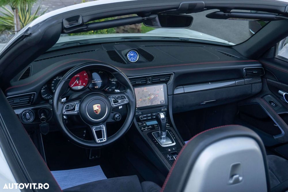 Porsche 911 Carrera 4 GTS Cabriolet PDK - 35