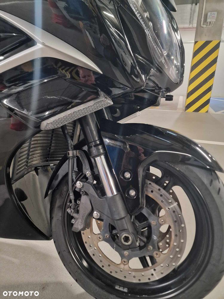 Yamaha FJR - 6