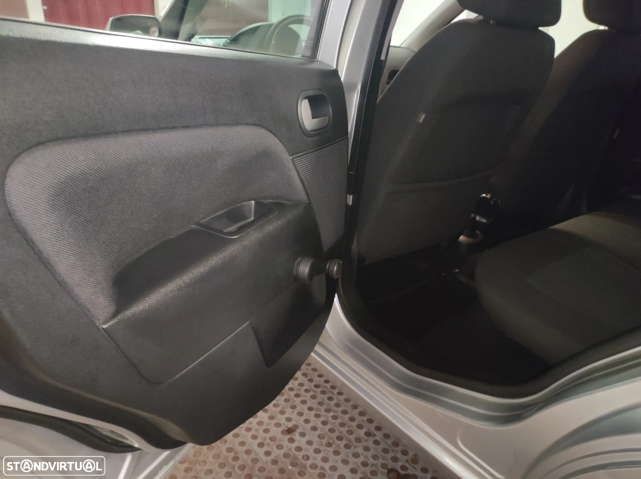 Ford Fiesta 1.25 Ambiente - 13