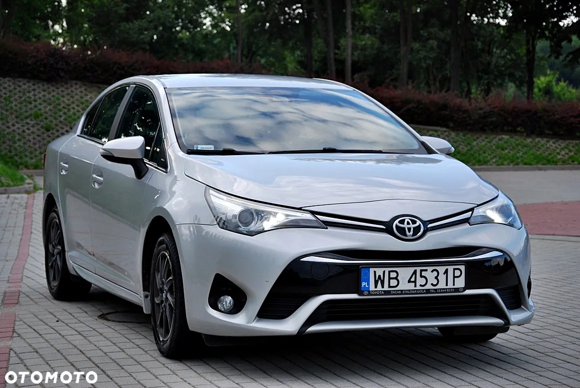 Toyota Avensis 1.8 Active - 9