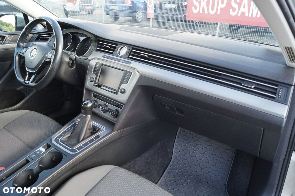 Volkswagen Passat - 16