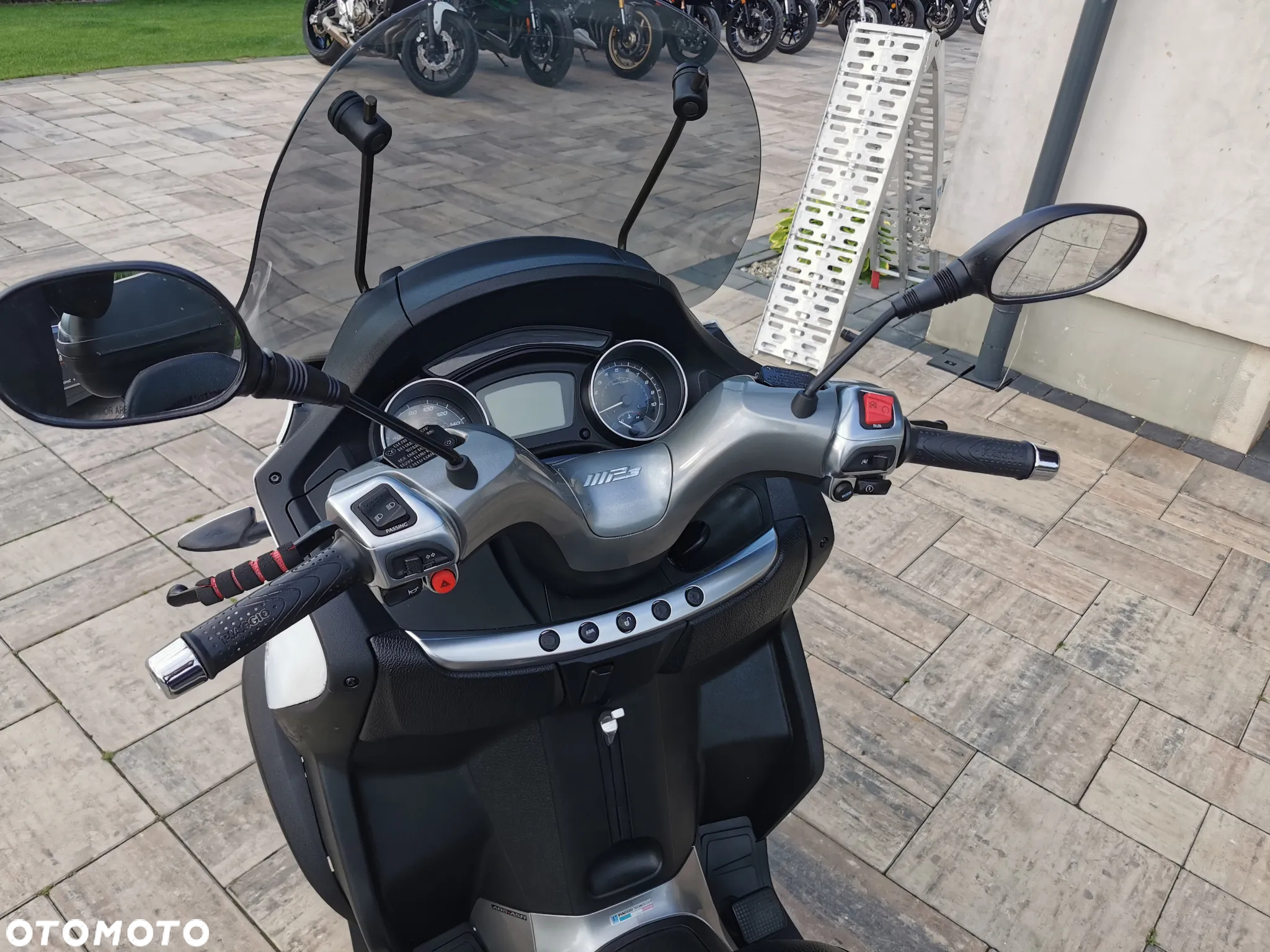 Piaggio MP-3 - 17