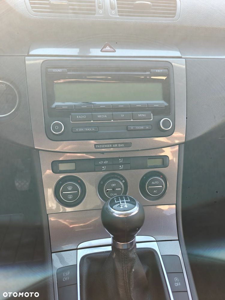 Volkswagen Passat 2.0 TDI DPF BlueMot Trendline - 30