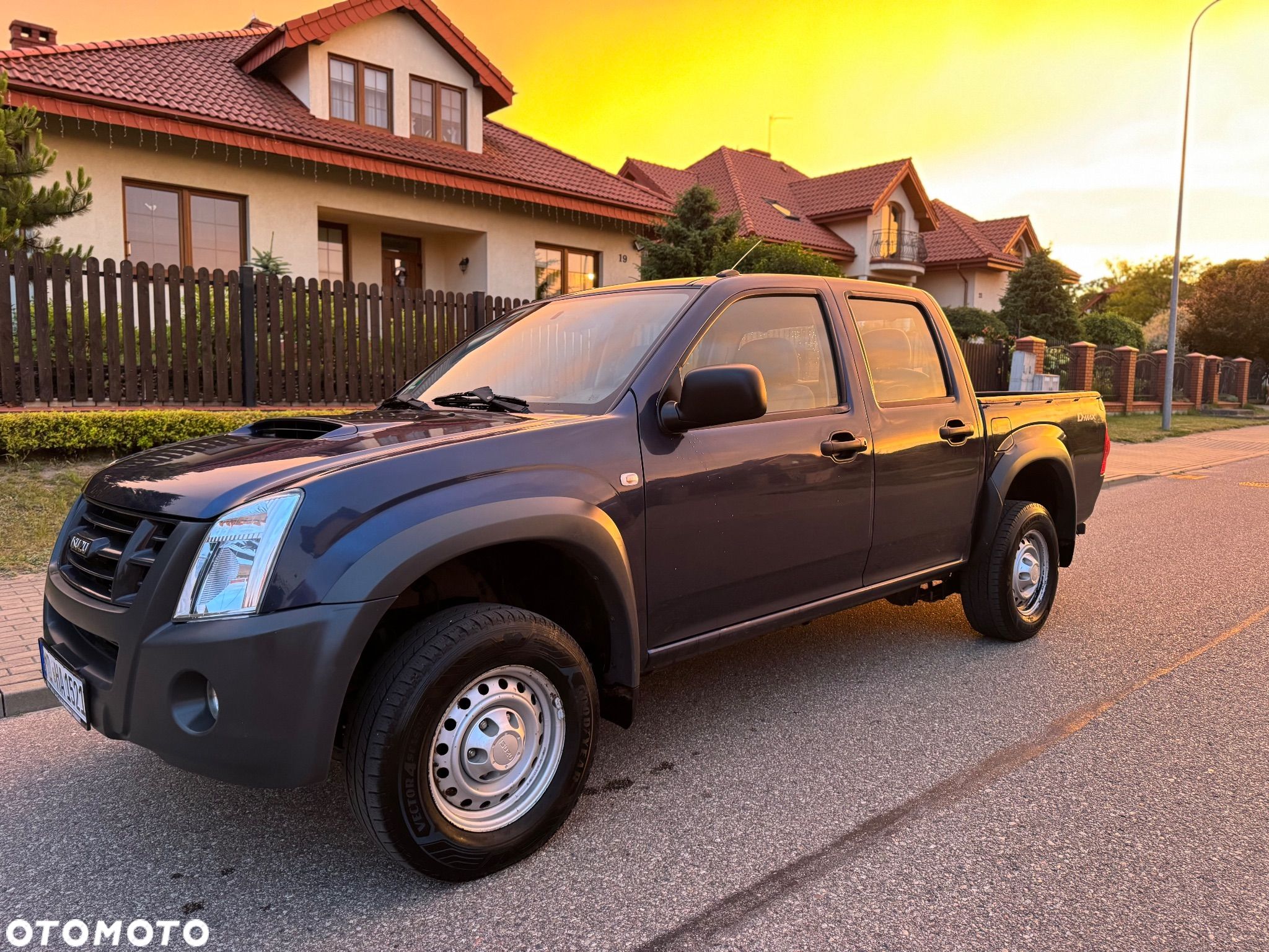 Isuzu D-Max 2.5d DC Basic - 1