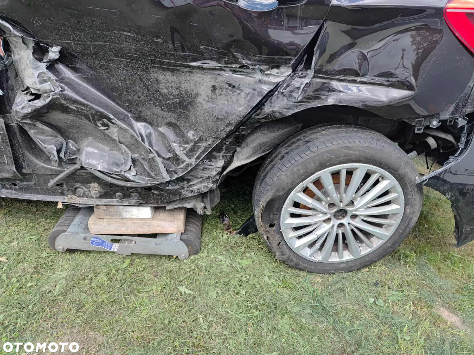 BMW Seria 2 218i Active Tourer - 12