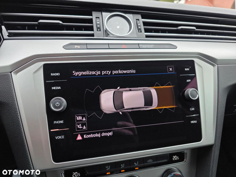 Volkswagen Passat - 19