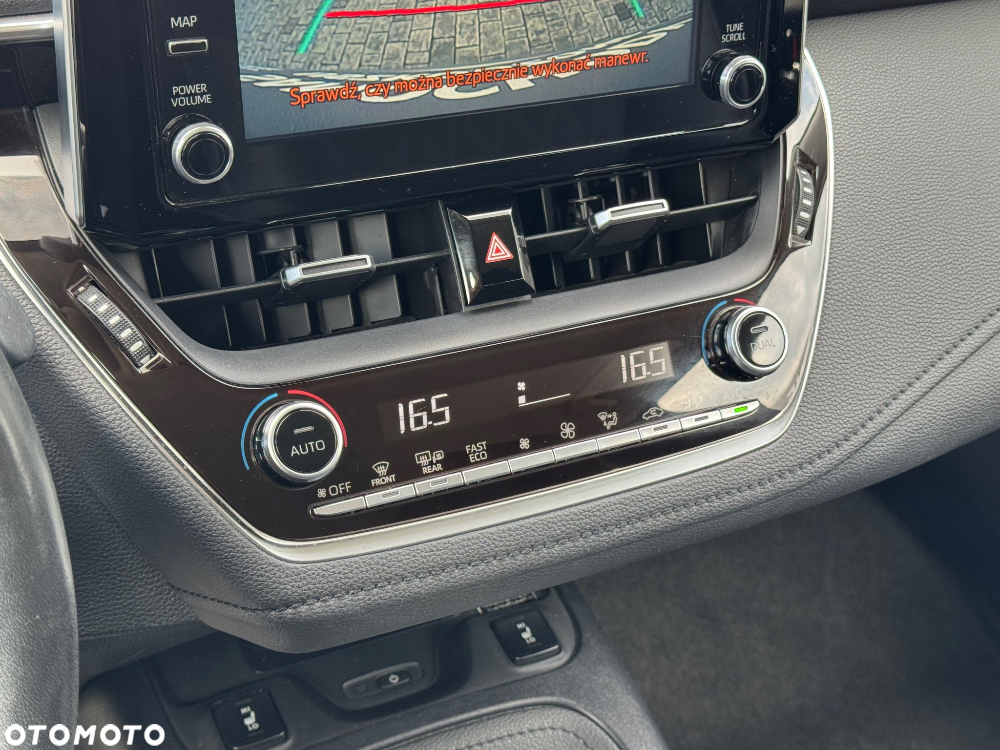 Toyota Corolla 1.8 Hybrid Executive - 23