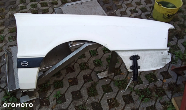 Błotnik prawy przód Audi 80  B3