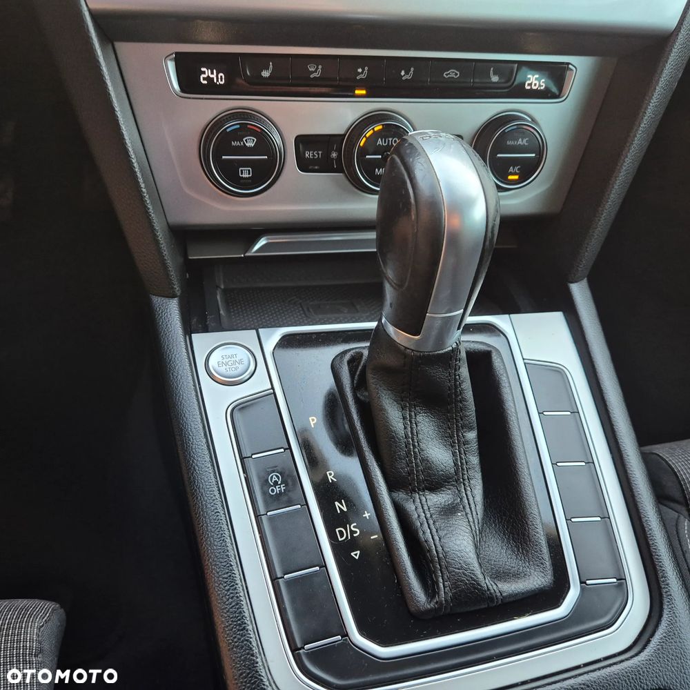 Volkswagen Passat - 4