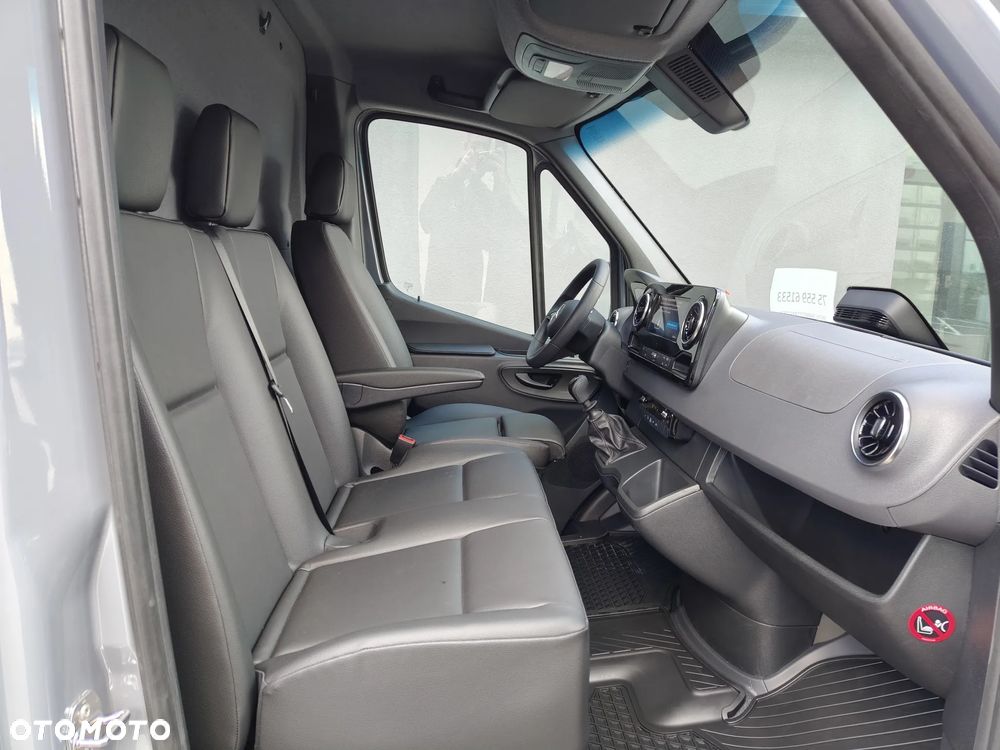 Mercedes-Benz Sprinter - 13