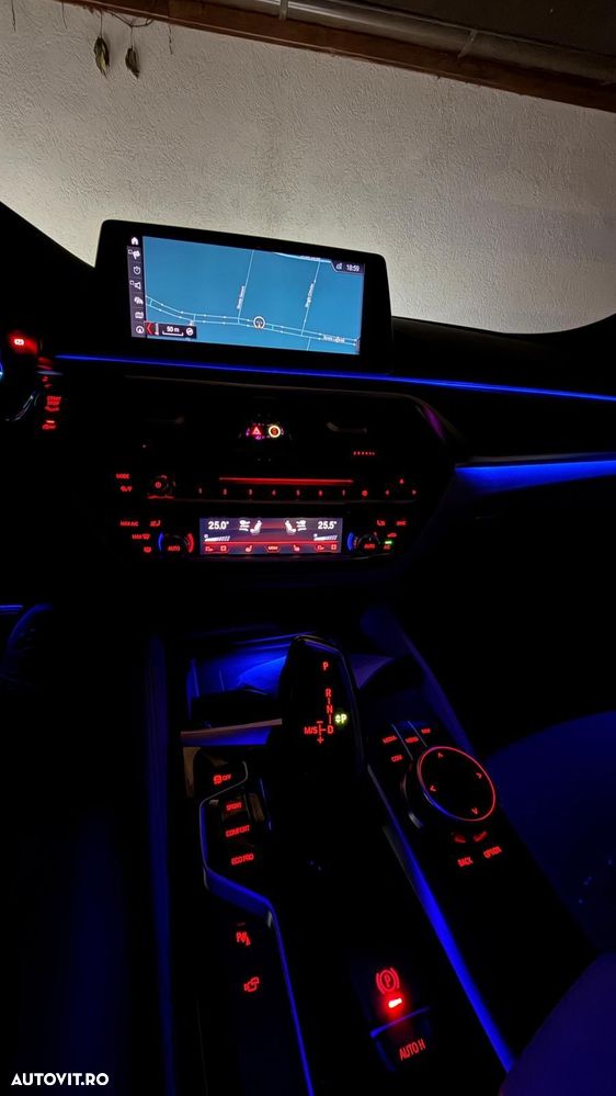 BMW Seria 5 520d xDrive AT - 16