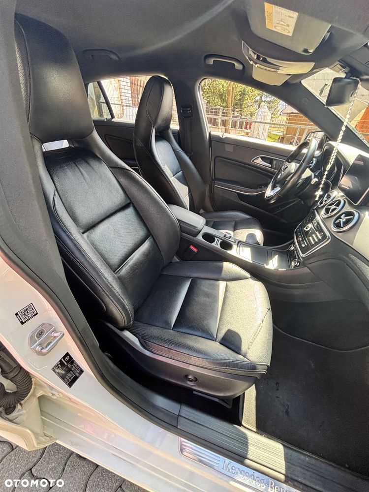 Mercedes-Benz CLA 200 7G-DCT - 23