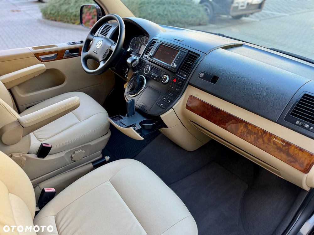 Volkswagen Multivan - 25