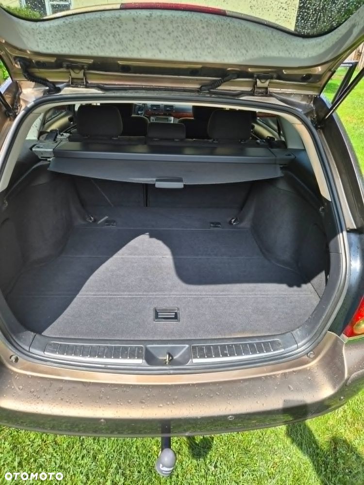 Toyota Avensis 2.2 D-4D Sol - 16