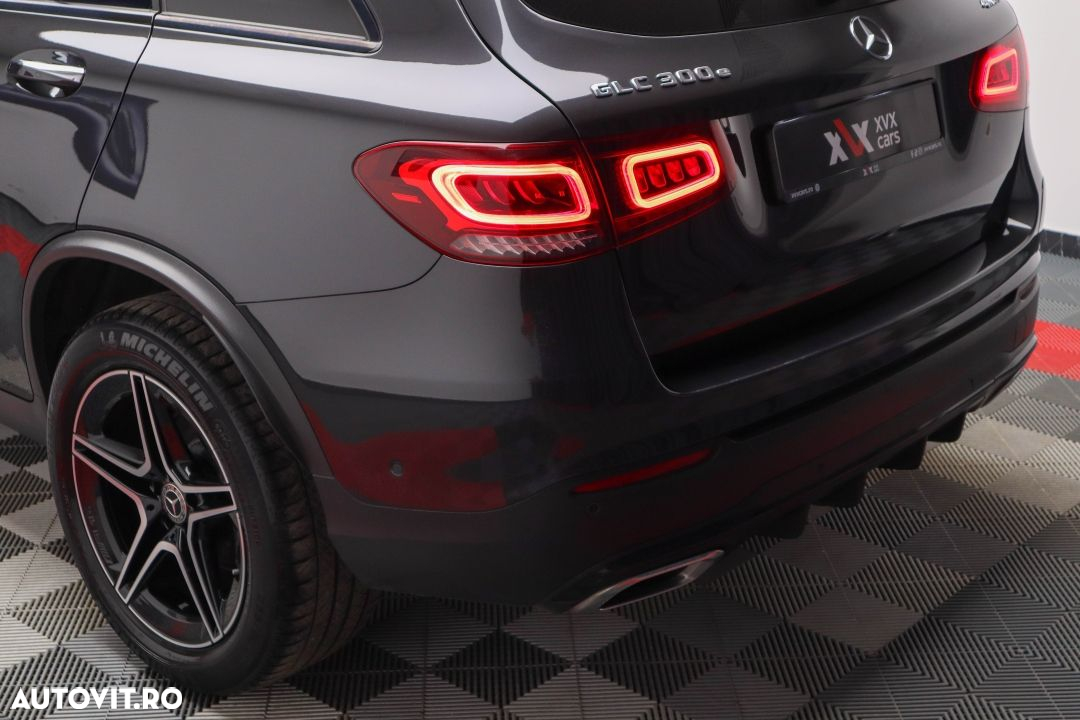 Mercedes-Benz GLC 300 e 4Matic 9G-TRONIC AMG Line Plus - 21