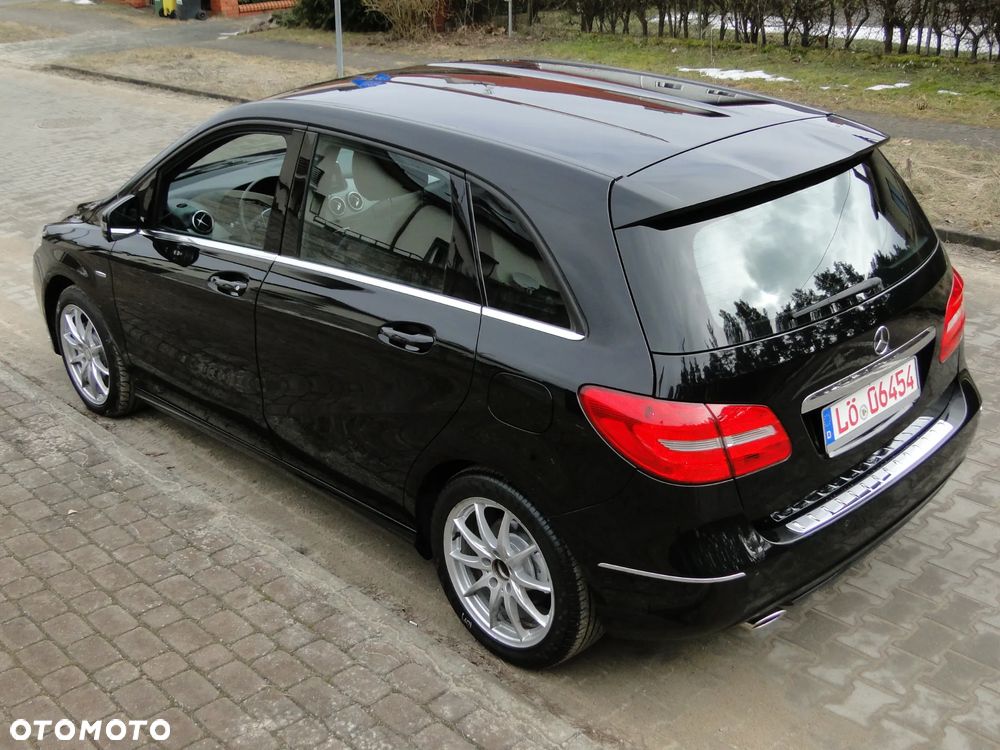 Mercedes-Benz Klasa B 180 UrbanStyle Edition - 20