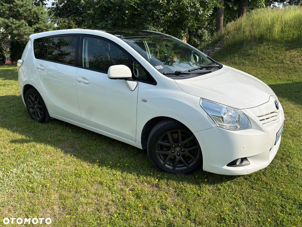 Toyota Verso 2.2 D-CAT Premium - 3